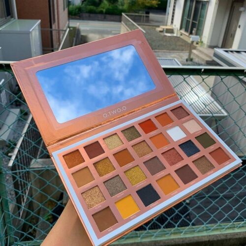 O.two.O 28 Color Luxury Eyeshadow Palette