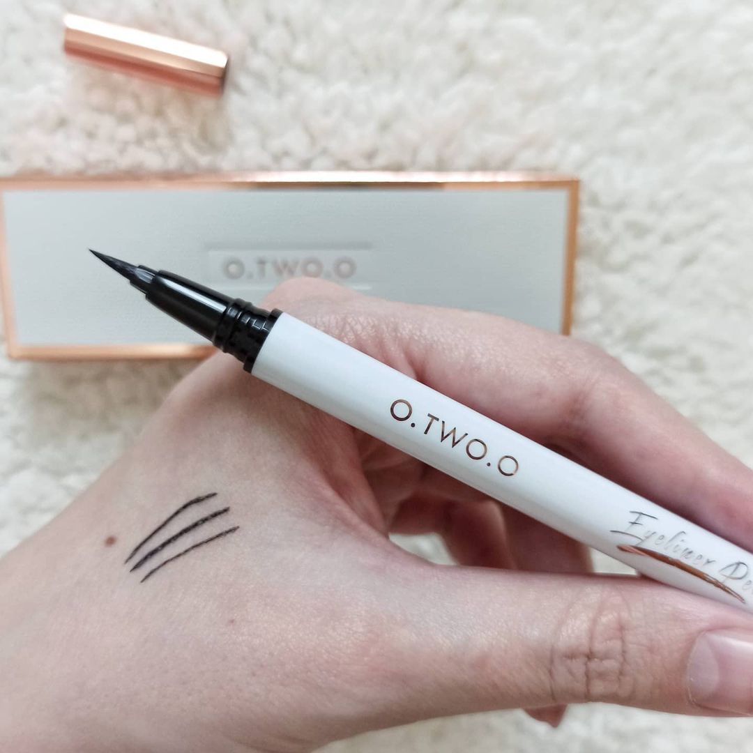 O.Two.O Waterproof Delicate Eyeliner - Image 3