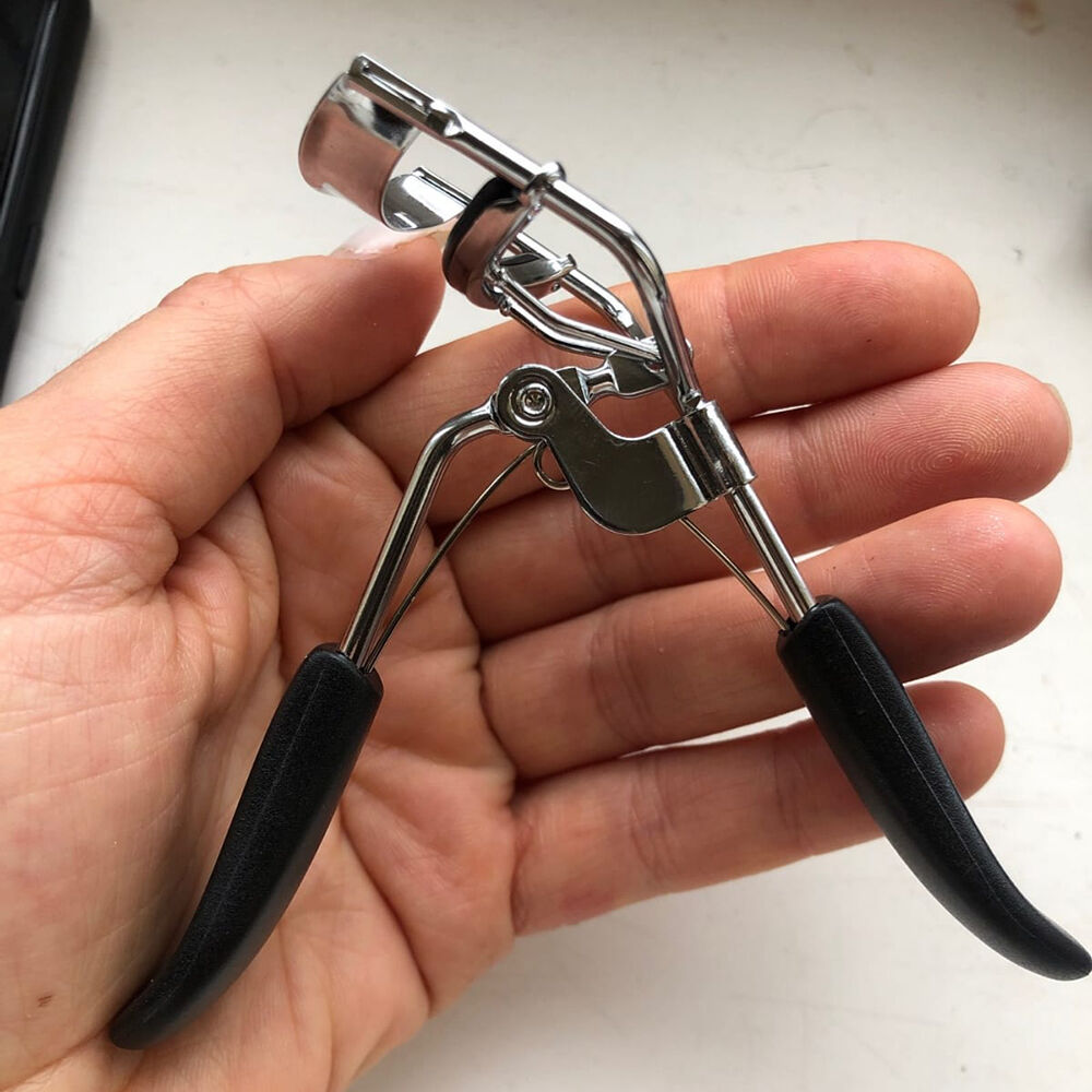 O.Two.O Black / Silver Eyelash Curler - Image 3